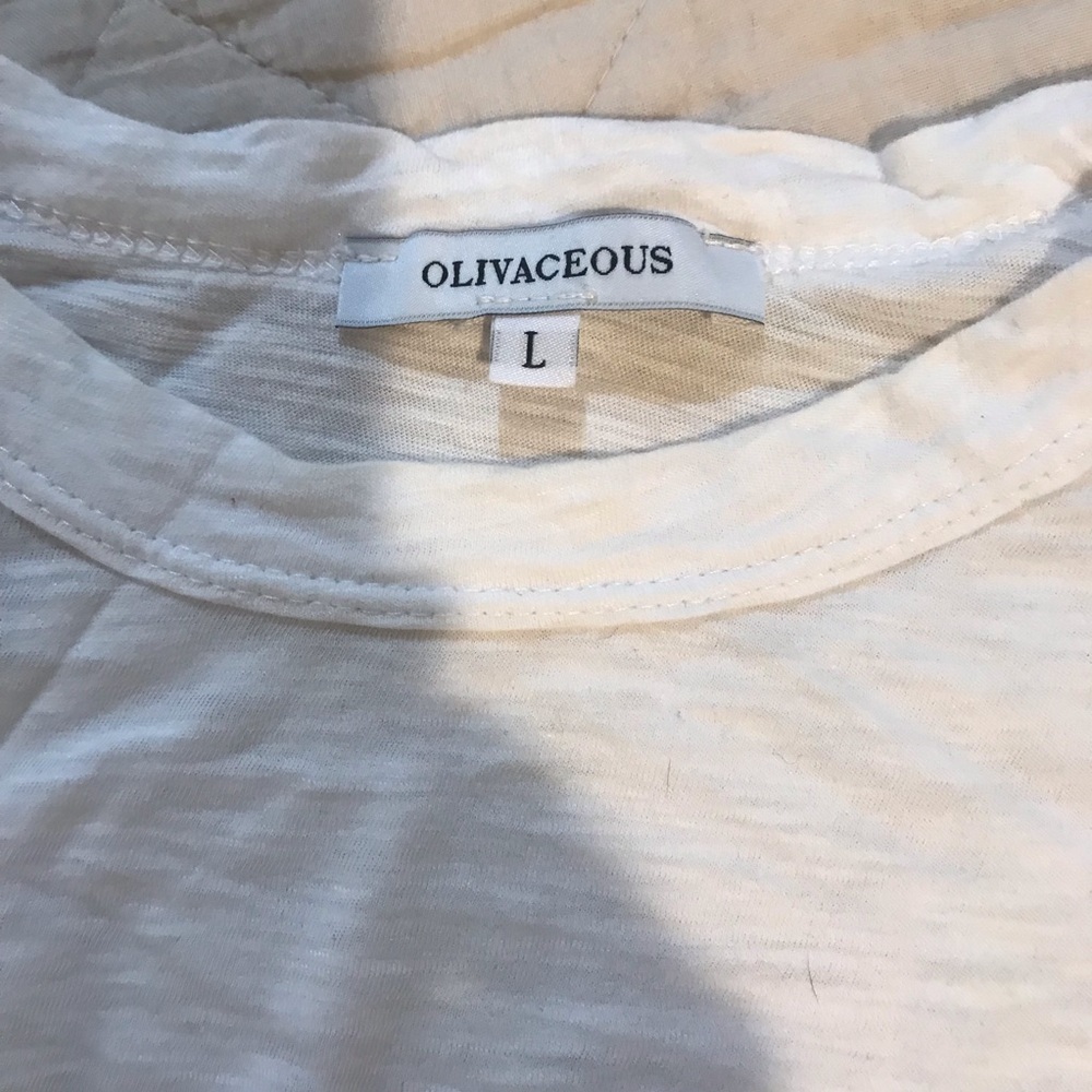 ⭐️ OLIVACEOUS Tee - Picture 4 of 4
